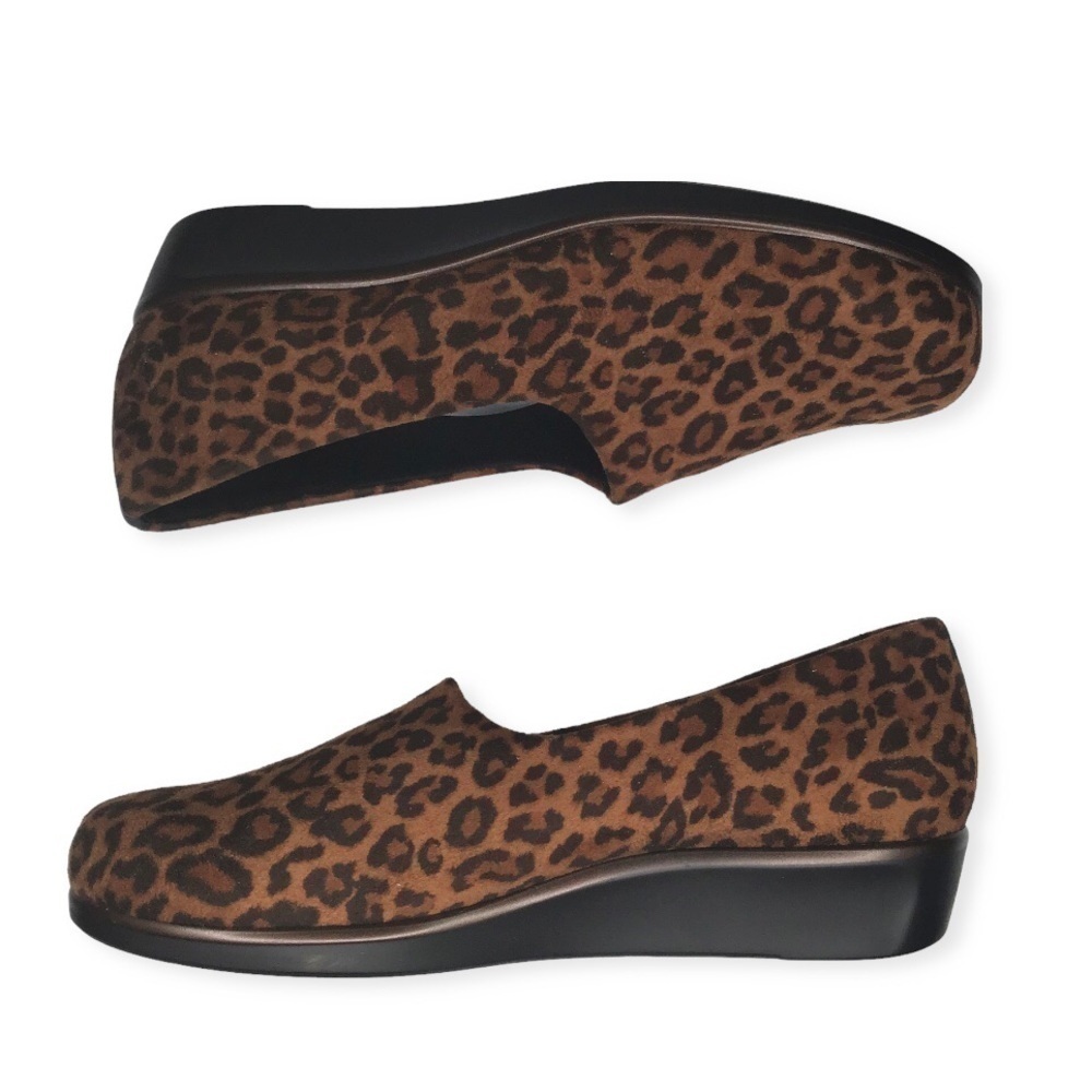 SAS Bliss Slip on Wedge in Tan Leopard Size 11.